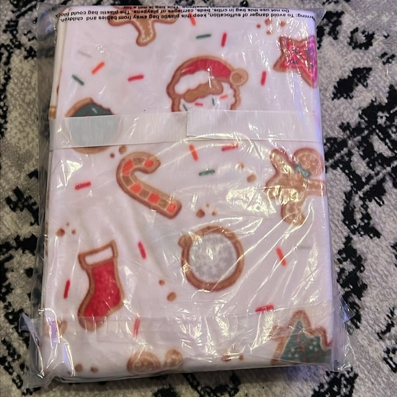 Sweet Holiday pajama set size large - Picture 5 of 6